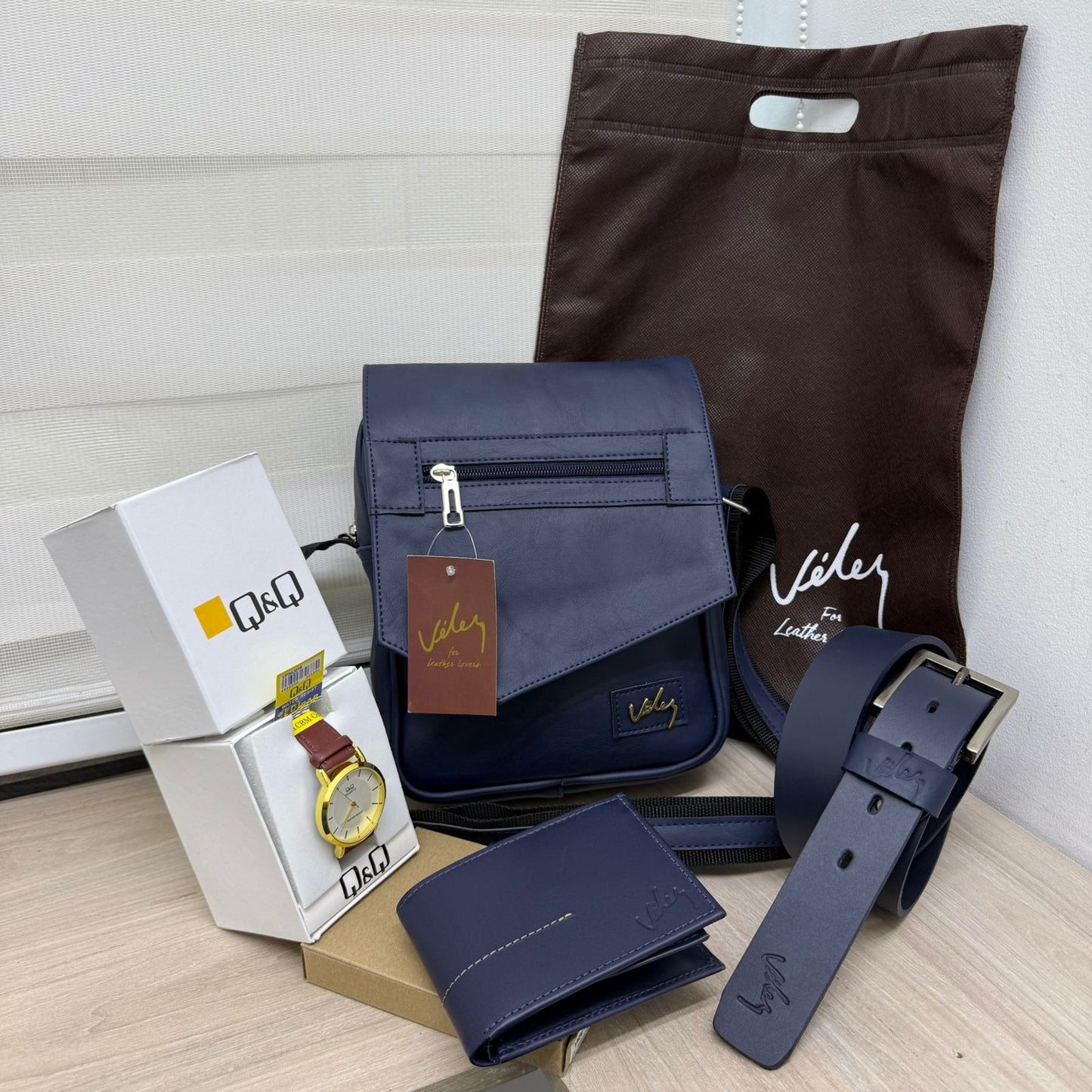 Combo Lancelot – Bolsa + Cartera + Correa + ¡Reloj Q&Q de obsequio!